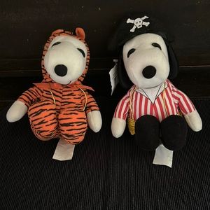 Snoopy Halloween stuffed toys. In good condition. Cute!